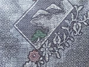 アンティーク　松に花模様織り出し本場正藍泥染大島紬着物(割り込み絣)